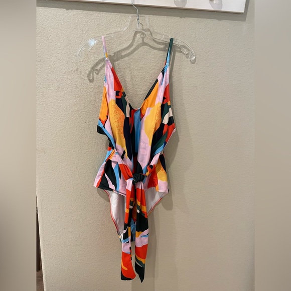 SHEIN Plus Allover Graphic Knot One Piece Swimsuit - Picture 6 of 8